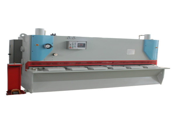 剪板機(jī)故障源點(diǎn)有哪些以及閘式剪板機(jī)容易出現(xiàn)哪些問題？