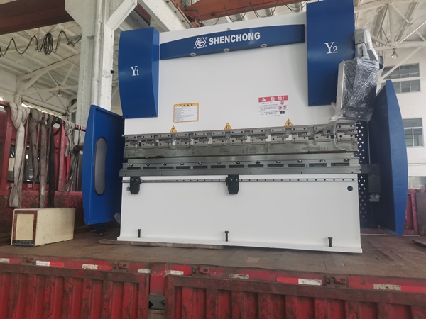 200噸4米數(shù)控折彎機(jī)