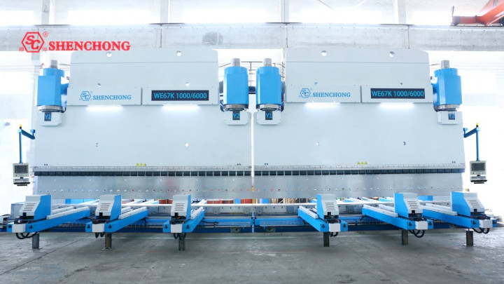 五一勞動節(jié)工廠發(fā)貨一臺泰國1200噸9米雙機(jī)聯(lián)動數(shù)控折彎機(jī) 五一勞動節(jié)工廠發(fā)貨一臺泰國1200噸9米雙機(jī)聯(lián)動數(shù)控折彎機(jī)